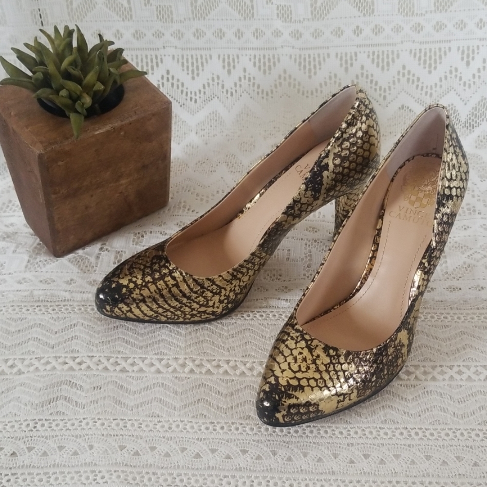 Vince Camuto Kain Snake Embossed Pumps NWOT